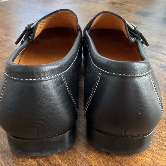 Coach Woman’s 9.5 Black Leather Loafers with Silver Accents - Picture 7 of 13